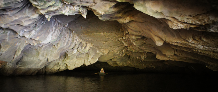 Tour Explore Phong Nha Cave - Dark Cave