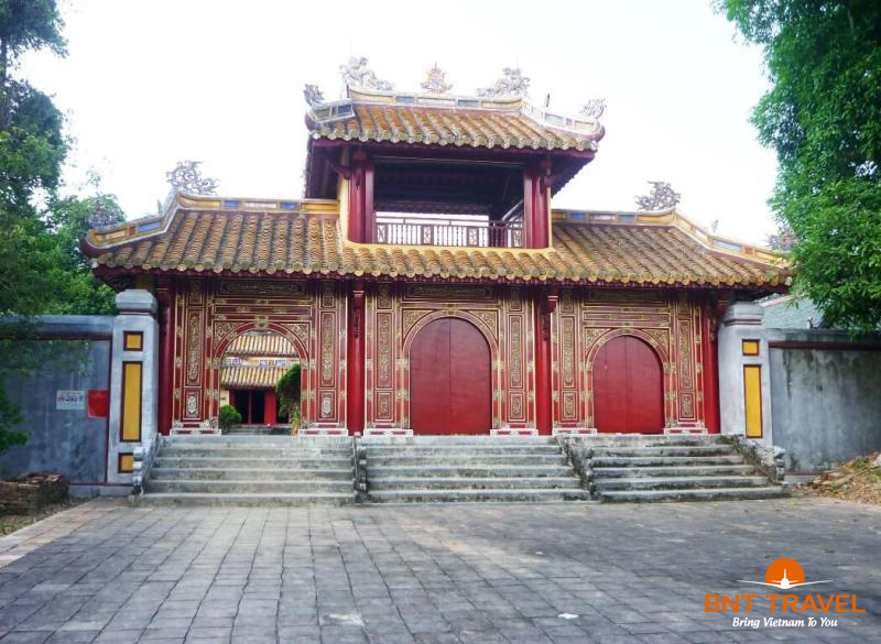 gia-long-tomb